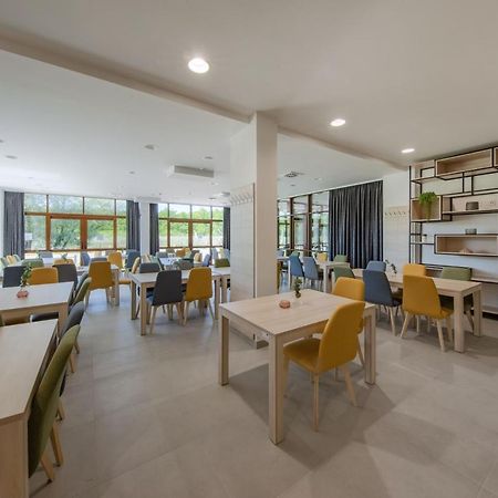Otocki Virovi Hostel Otok  Ngoại thất bức ảnh