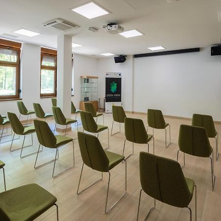 Otocki Virovi Hostel Otok  Ngoại thất bức ảnh