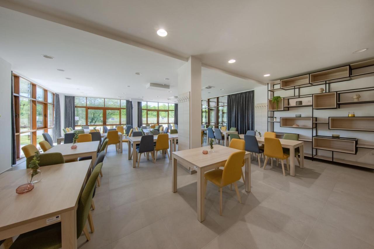 Otocki Virovi Hostel Otok  Ngoại thất bức ảnh