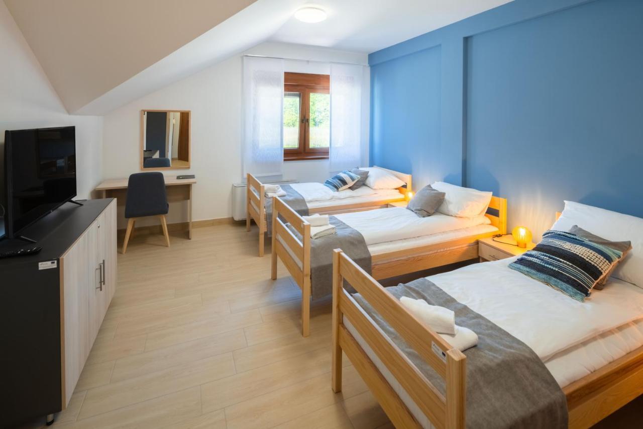 Otocki Virovi Hostel Otok  Ngoại thất bức ảnh