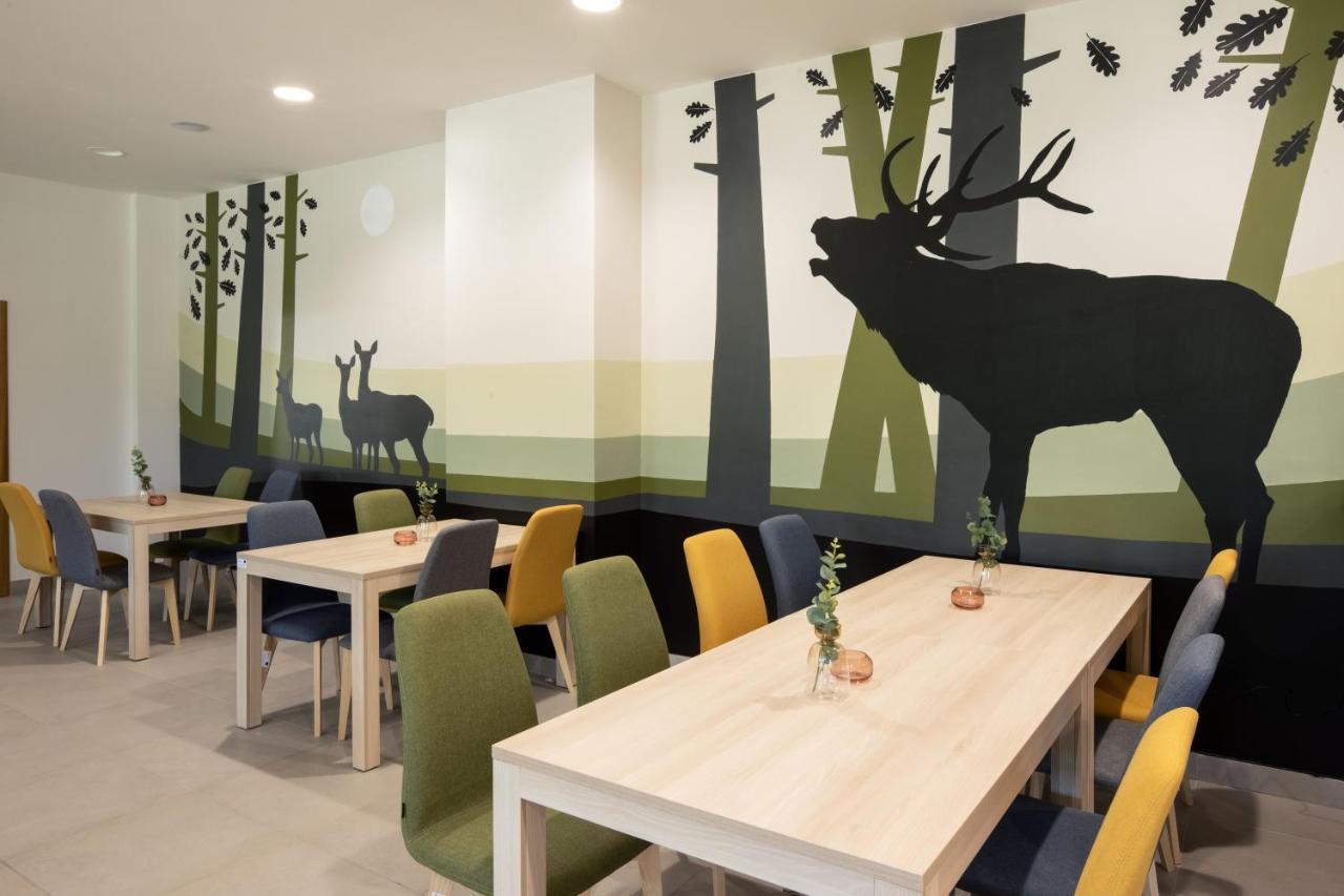 Otocki Virovi Hostel Otok  Ngoại thất bức ảnh